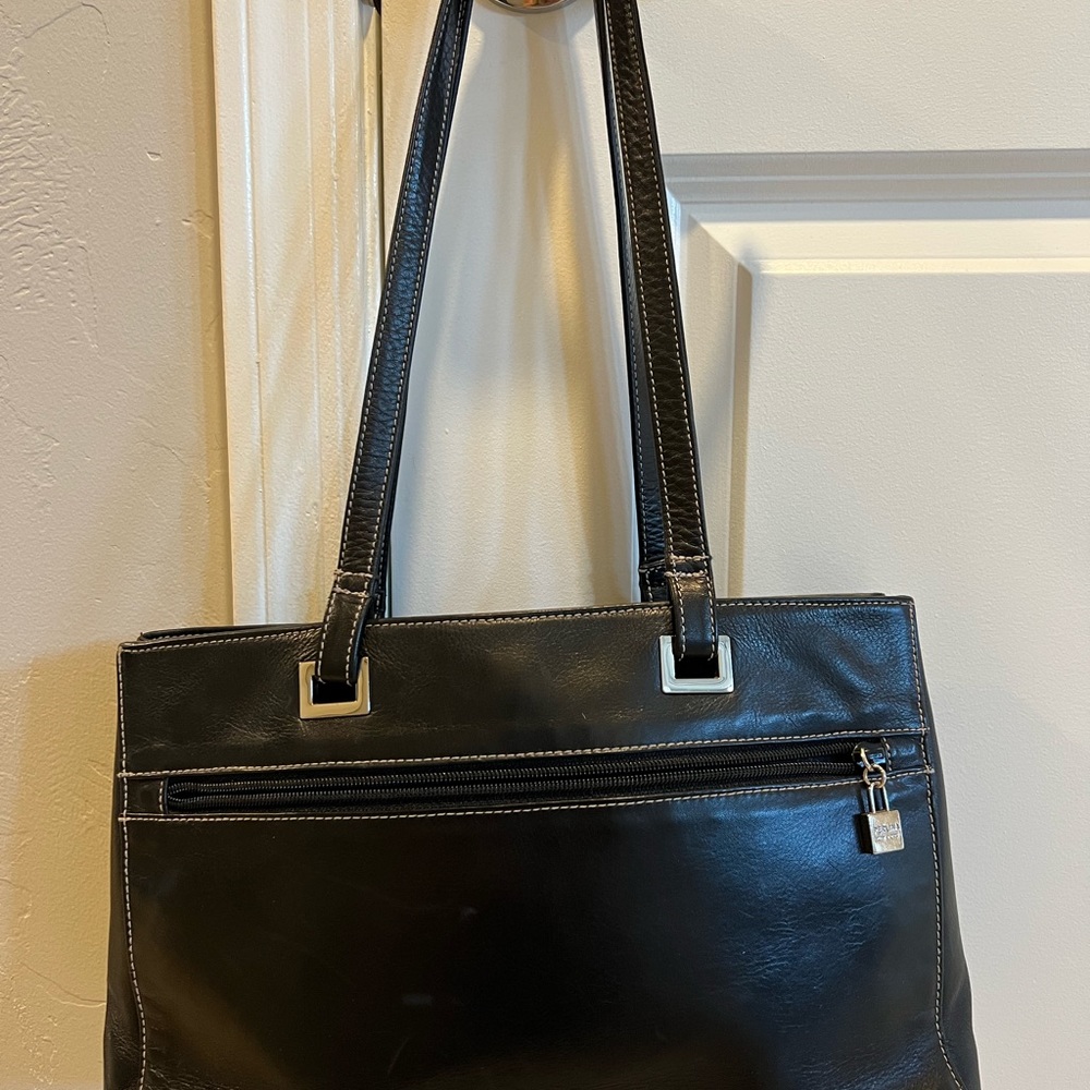 Perlina soft black leather shoulder bag silver hardware